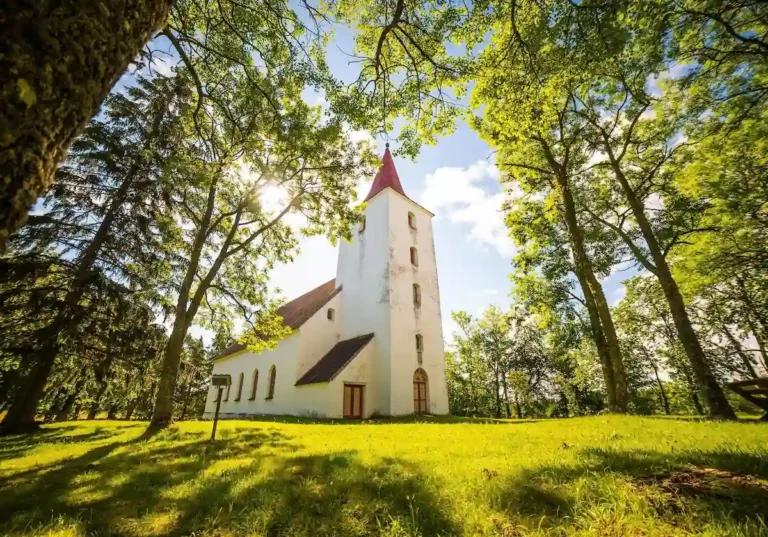 Reigi kirik Hiiumaal