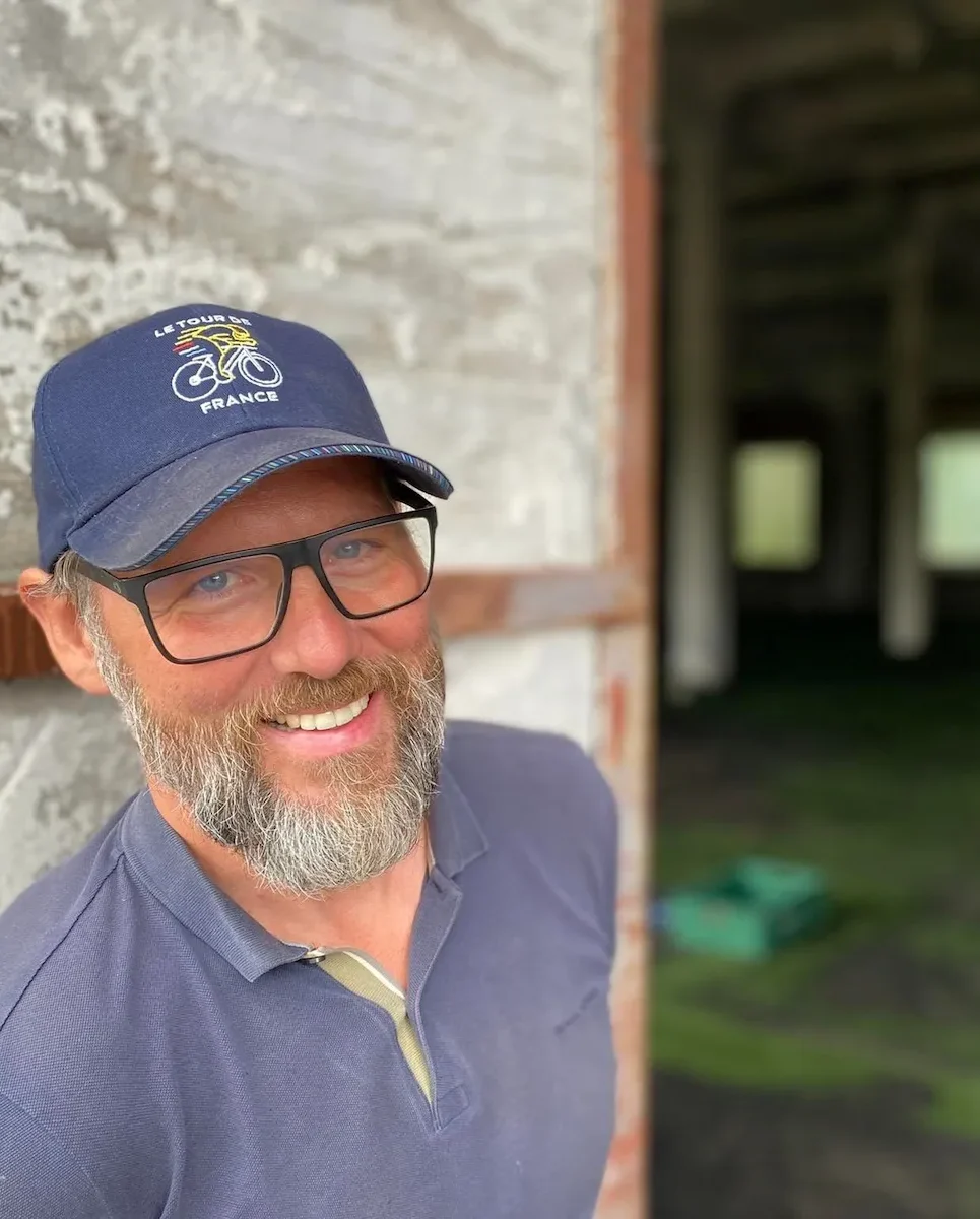 Marco Pärtel vastab mida teha Hiiumaal,  puhka Eestis ja naudi Viscosa Kultuuritehase kultuurikava 