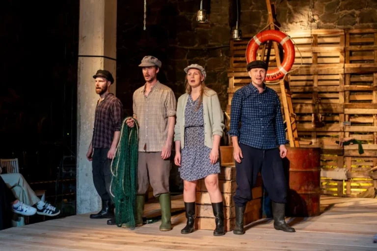 Suvelavastused “Mere Laul” Viscosa Kultuuritehas – mida teha Hiiumaal ja kuhu minna lastega. Vali suveteater ja perepuhkus Eestis