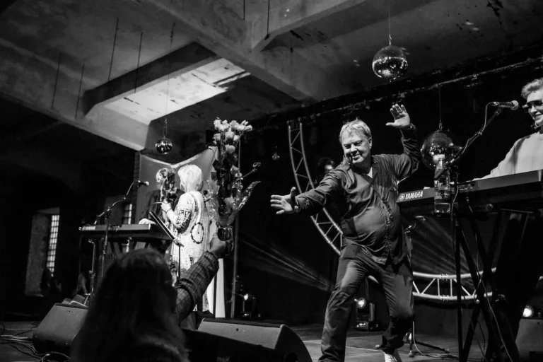 festivalid ja kontserdid Hiiumaal, Viscosa kultuuritehases, Kõrgessaares. Mida teha Hiiumaal ja kuhu minna lastega lasteprogramm. Mitmepäevased reisid Eestis. Arhitektuuripärand mis loob kunsti, teatrit, kontserte ja festivale. Puhka Eestis kontserdid, söögikohad ja festivalid. Majutus Hiiumaal ning kirev kultuurikava, loodusmatkad, kultuurireisid ja giidituurid.