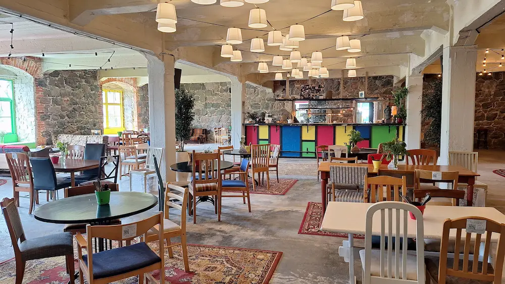 Art Cafe ja Hiiumaa söögikohad Viscosa kultuuritehases 