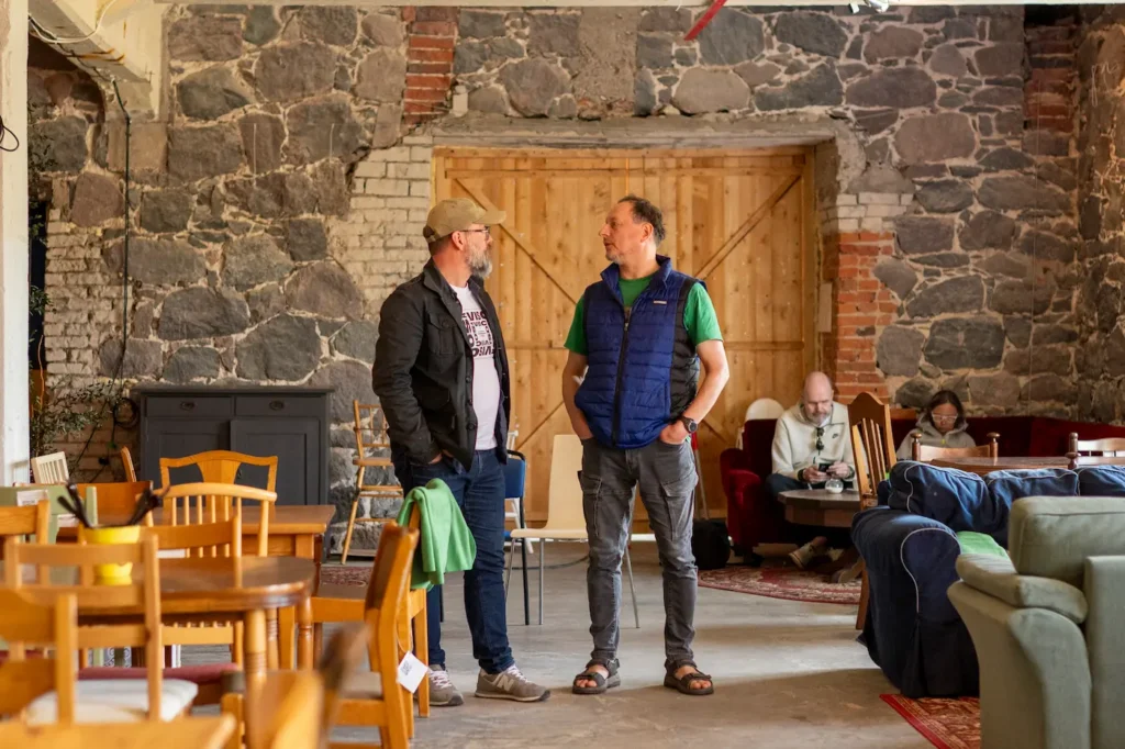 Navitrolla näitus Hiiumaal Viscosa Kultuuritehases