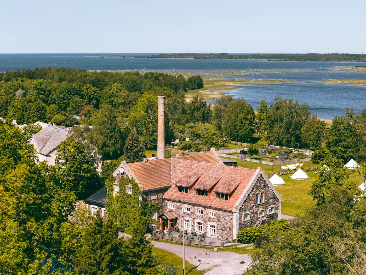 Viscosa Kultuuritehas majutus Hiiumaal Utoopia nr 9 külalistemaja ja glämping.