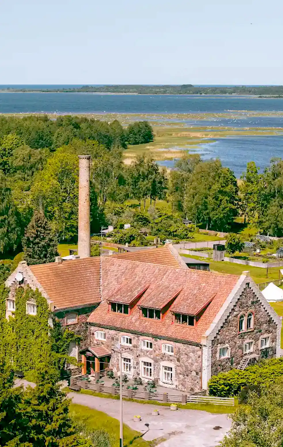 Viscosa Kultuuritehas majutus Hiiumaal Utoopia nr 9 hostel ja glämping.