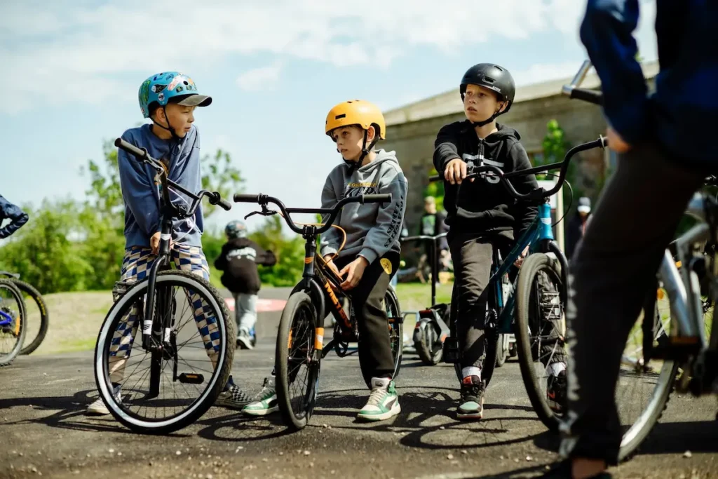 Pumptrack Viscosa Kultuuritehases mida teha lastega Hiiumaal
